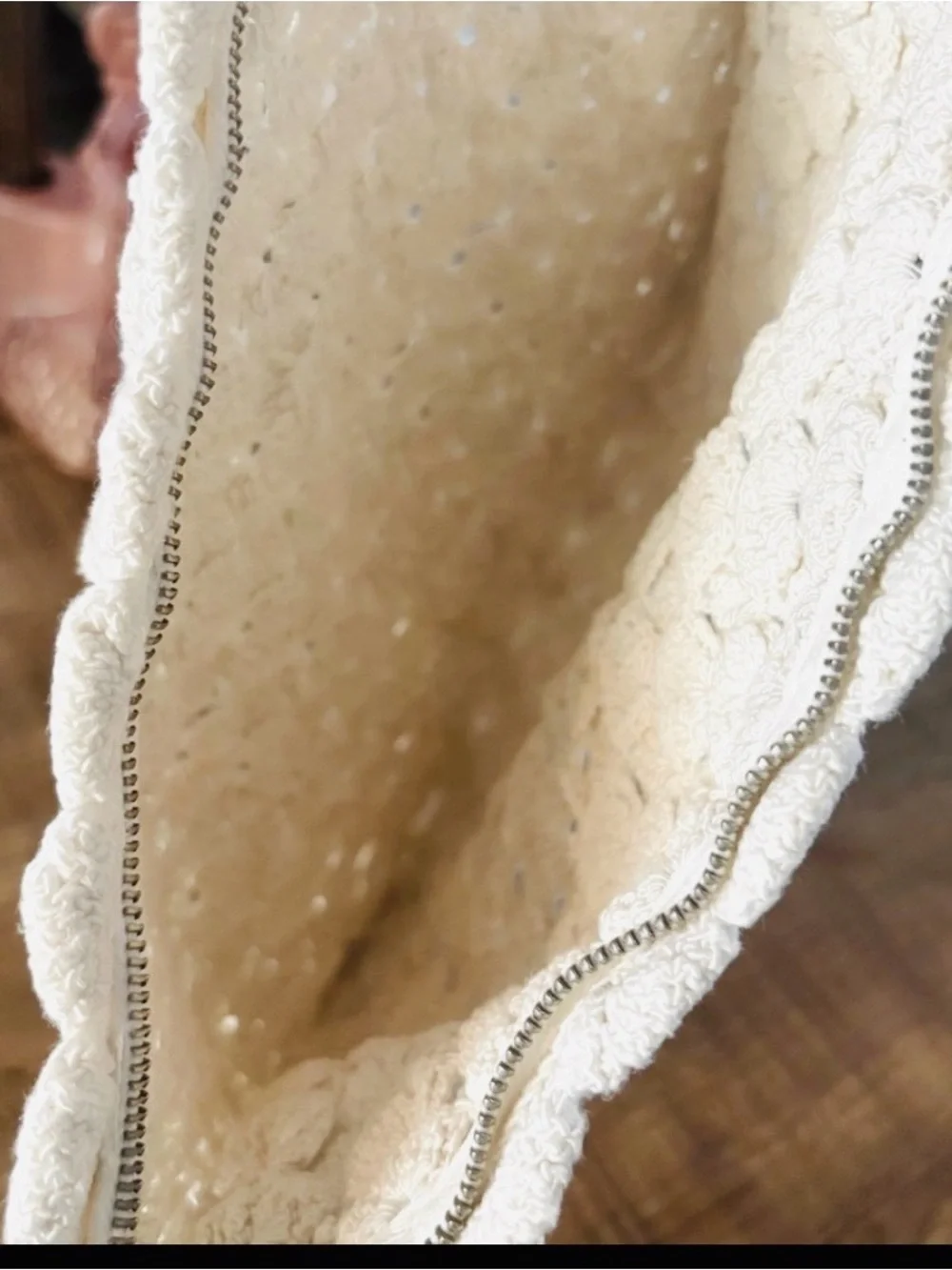 Scalloped Makeup Bag | Clutch. EUC 10”x7” Zippered | Ivory | Neutral